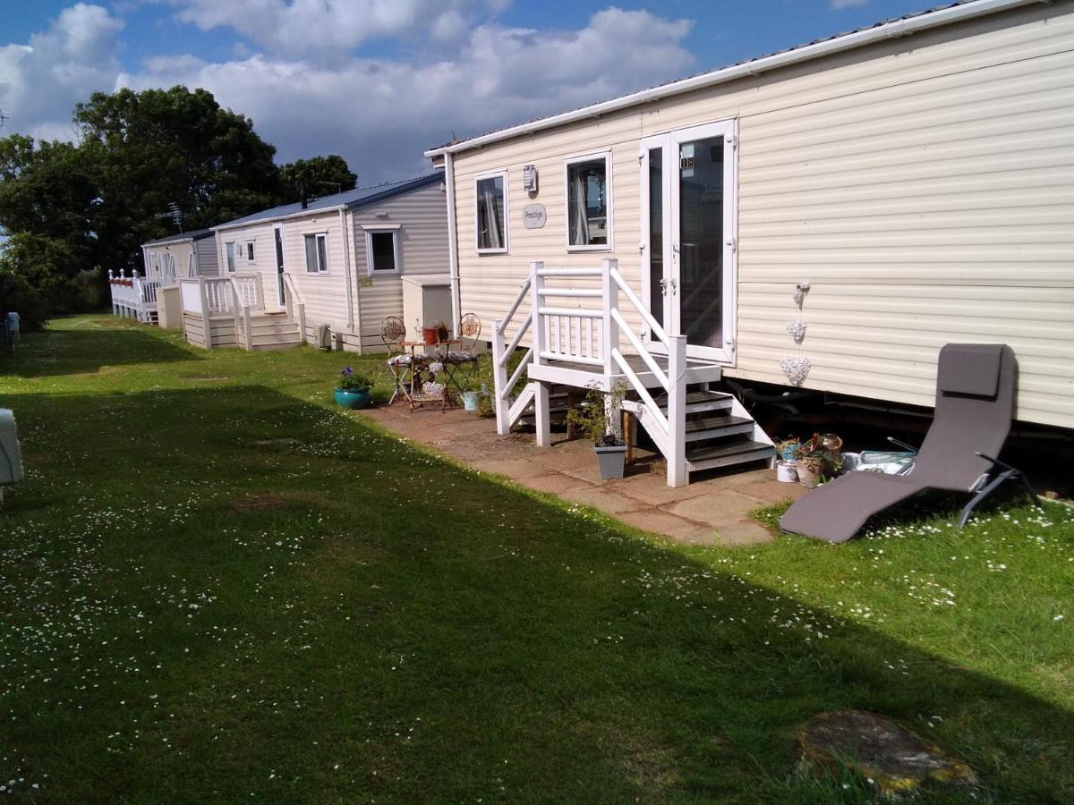 Private Caravan Situated At Parkdean Holiday Resort St Margaret'S At Cliffe Number 18 Exterior photo
